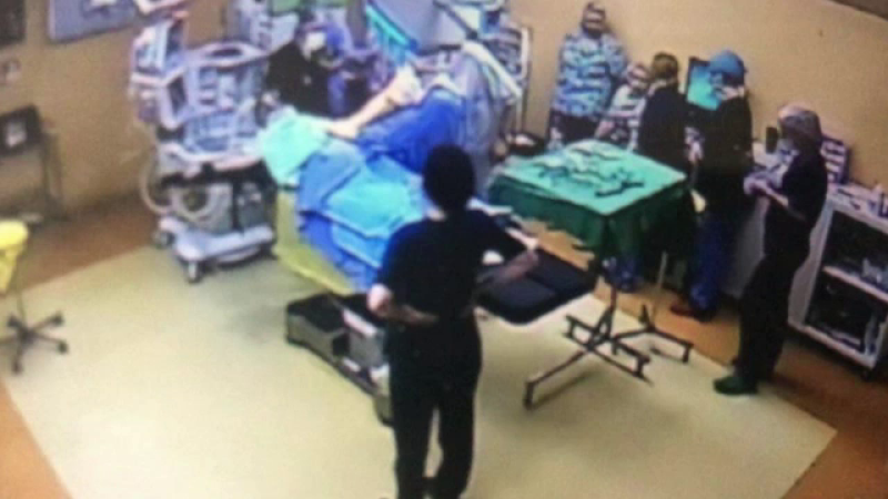 FOTO. Primele imagini din sala de operaţie unde a fost dusă pacienta arsă la spitalul Floreasca