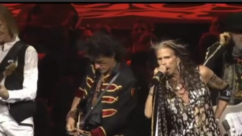 Johnny Depp şi Alice Cooper au urcat pe scenă alături de Aerosmith