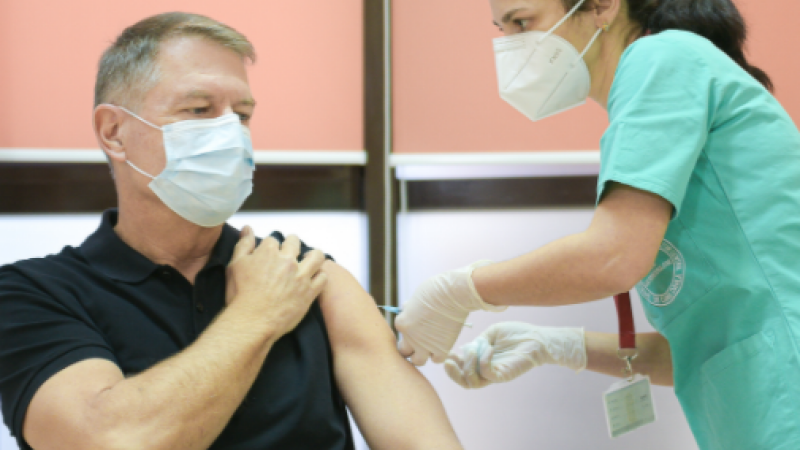 Președintele României, Klaus Iohannis, s-a vaccinat împotriva Covid-19