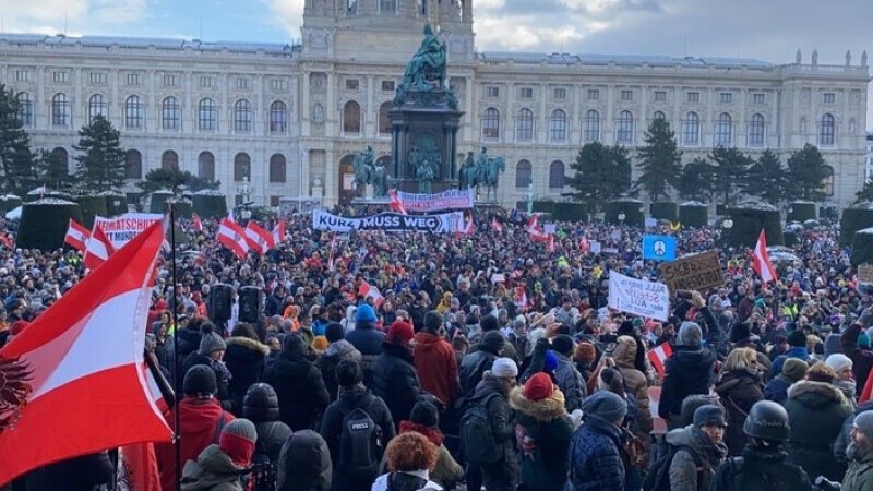 Mii de oameni au participat la un protest în Viena împotriva restricţiilor din pandemie