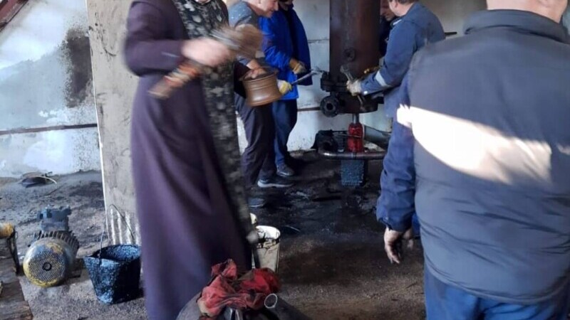 Un preot a sfințit instalațiile defecte ale uzinei termice din Motru, ca să o facă să meargă. Locuitorii, lăsați fără căldură