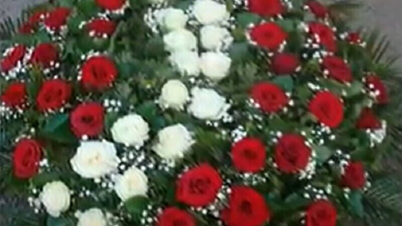 Preoții dintr-o comună sibiană nu mai vor coroane de flori la înmormântări. Care este motivul