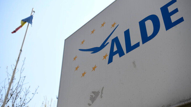 Lovitură de teatru în politica românească. PNL negociază fuzionarea cu ALDE