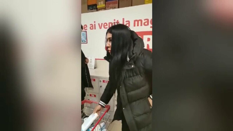 Cuplu din București prins după ce și-a îndesat zeci de șampoane sub haine într-un magazin sătesc. ”Am și eu copil mic acasă”