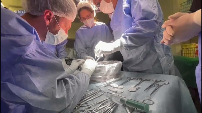 transplant operatie medici