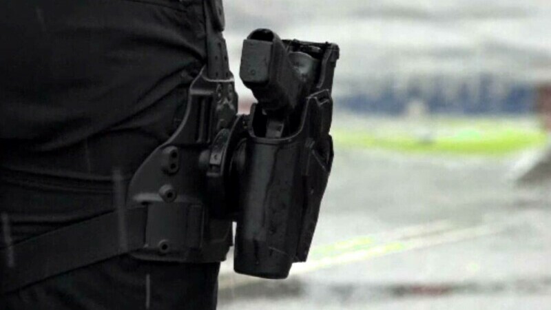Un agent și-a pierdut pistolul cu centură cu tot, în Hunedoara. Suspectul a fost prins, dar arma e de negăsit