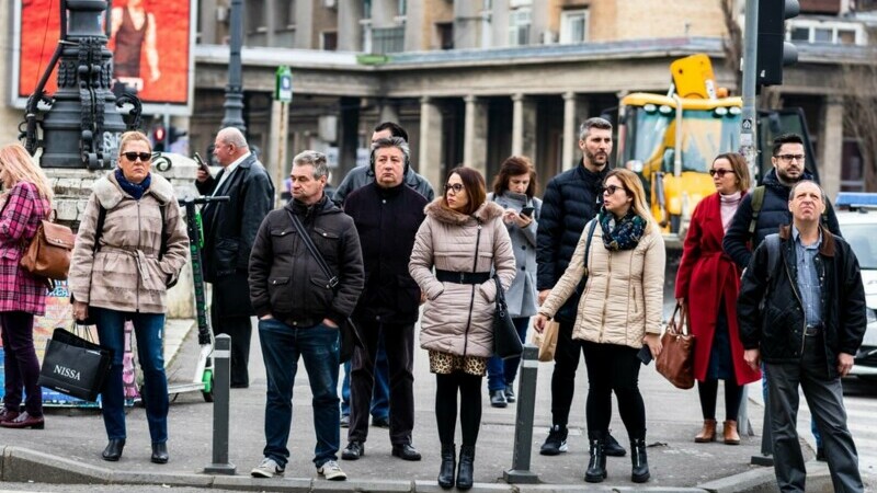 Oameni pe strada