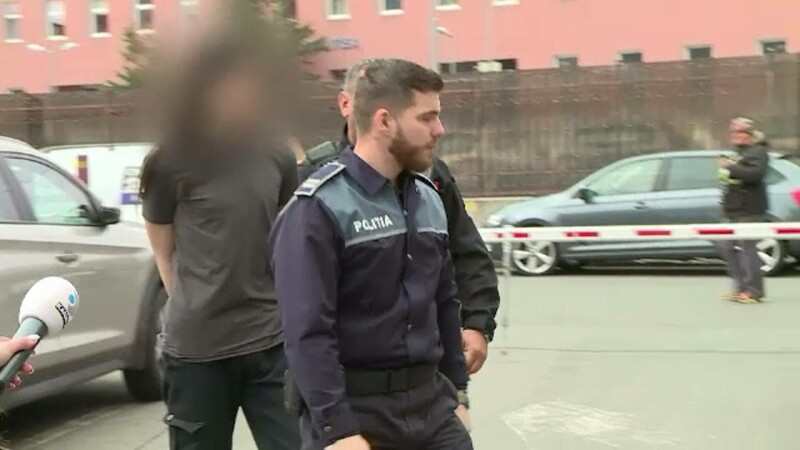 Elevul care și-a înjunghiat profesoara de japoneză scapă mai ieftin. Condamnat la 5 ani de internare în detenție