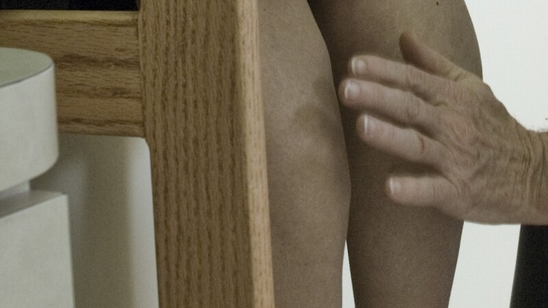 Articulațiile picioarelor rănesc picioarele umflate