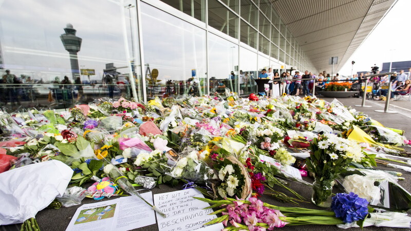 Flori in Olanda pentru victimele cursei MH17 Malaysia Airlines