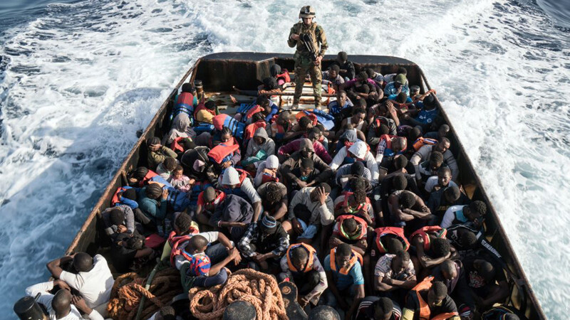 migranti din Libia preluati de paza de coasta
