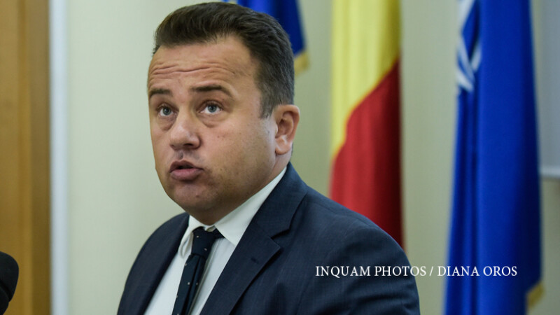 Liviu Pop, ministrul Educatiei, sustine o conferinta de presa dupa afisarea rezultatelor examenului de Bacalaureat