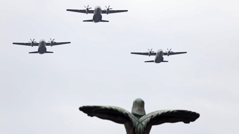 Spectacol pe cerul Capitalei, de Ziua Aviaţiei Române