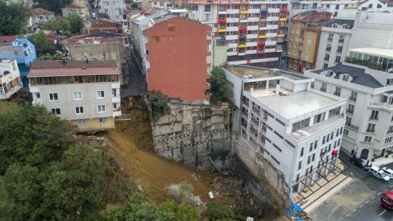 Clădire prăbușită la Istanbul