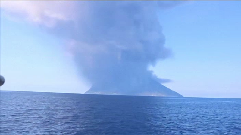 Vulcanul Stromboli a erupt, provocând numeroase incendii