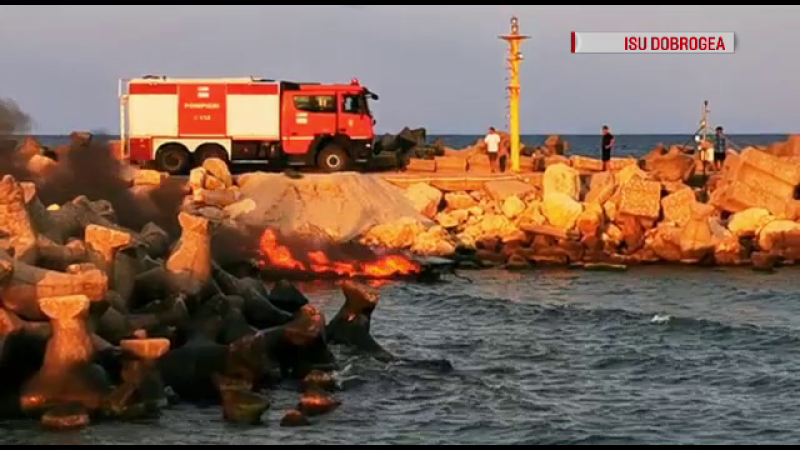 Momentul în care o șalupă a luat foc în Eforie Nord. Ce au văzut martorii