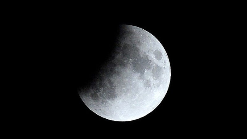Eclipsă parţială de Lună - 5