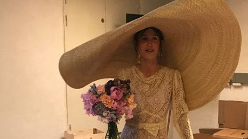 Pălărie neobișnuită pentru nuntă