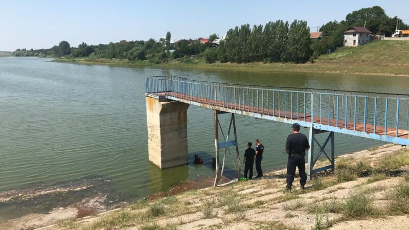 Anchetatorii caută noi indicii în lacul Drăghiceni