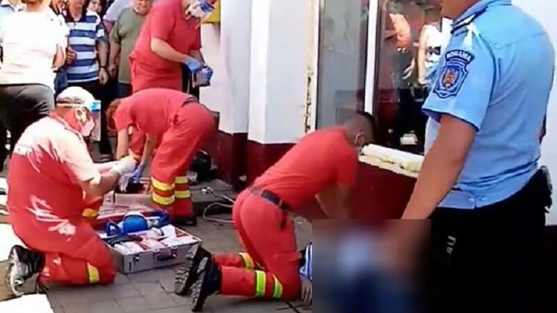 Un botoșănean a murit sub ochii a sute de oameni după ce s-a înecat cu un mic