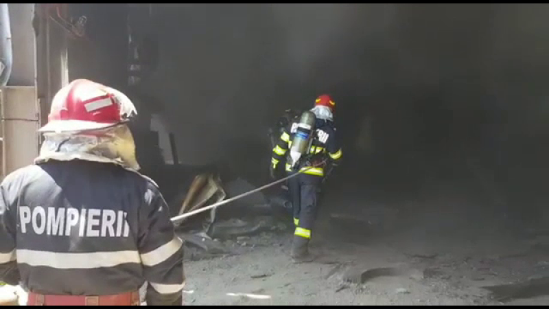 Incendiu puternic la o fostă termocentrală din Dâmbovița. Populația, avertizată prin Ro-Alert