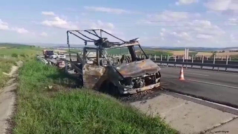 Mașină mistuită de flăcări pe A3. Ce transporta aceasta