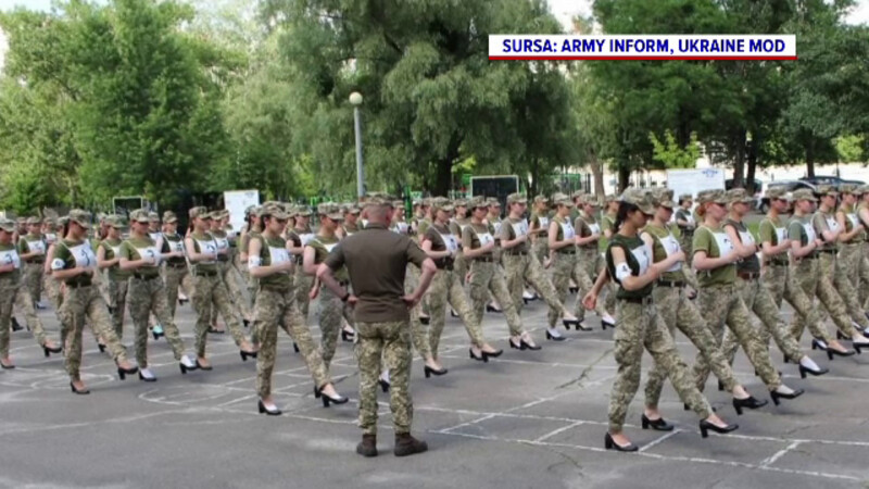 Femeile din Armata Ucrainei vor defila la paradă pe tocuri. Cum a motivat ministrul Apărării decizia