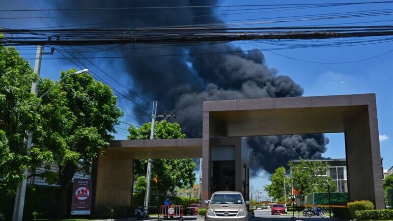 Incendiu de proporții în urma unei explozii în Thailanda. O persoană a murit și alte 27 au fost rănite