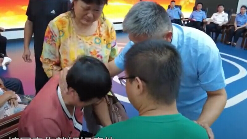 Povestea impresionantă a unui tată care și-a regăsit fiul răpit după 24 de ani, în China