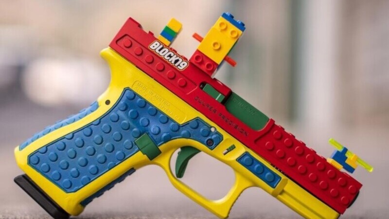 A apărut pistolul care seamnă cu o jucărie Lego. Oamenii sunt indignați