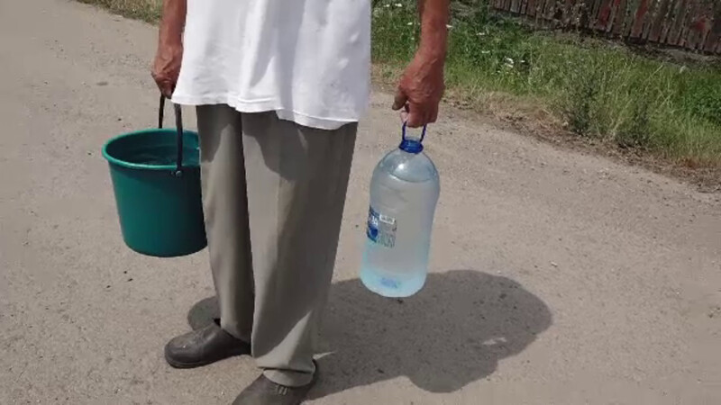 Situație revoltătoare în județul Mureș. Mii de oameni stau fără apă din cauza rețelei suprasolicitate și a secetei