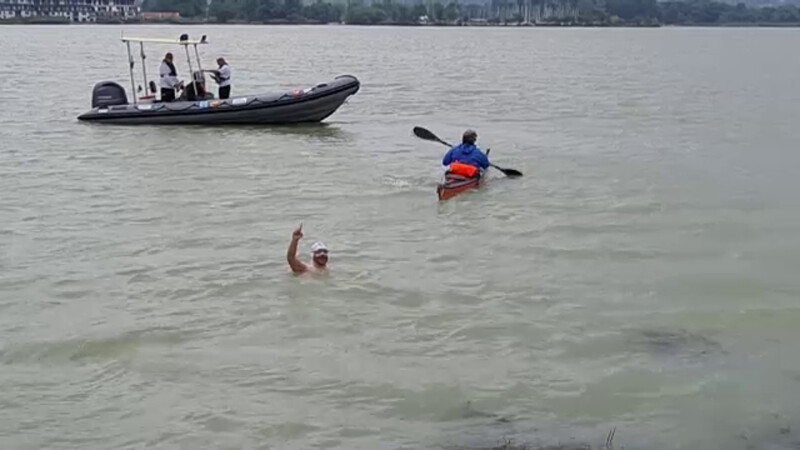 Cursa prin care Avram Iancu voia să înoate 3 zile în Lacul Balaton, oprită de o furtună. Ce se va întâmpla cu recordul mondial