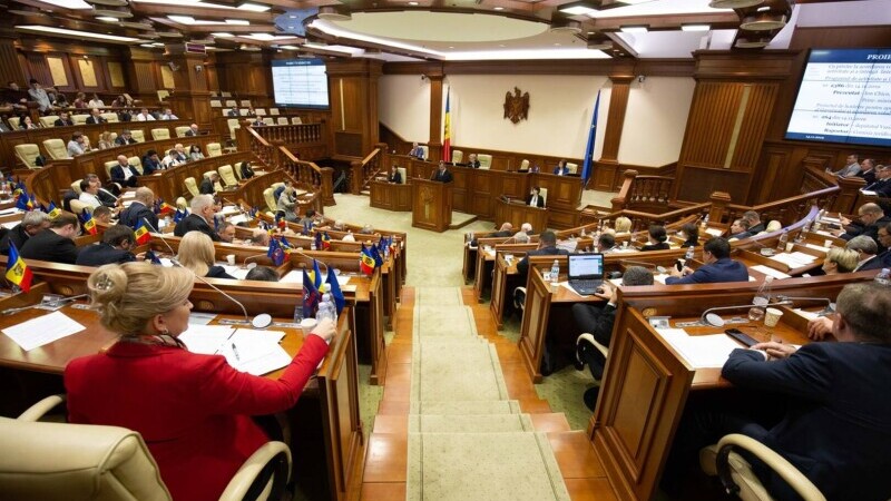 40% din membrii noului Parlament moldovean sunt femei. În România, avem doar 17%