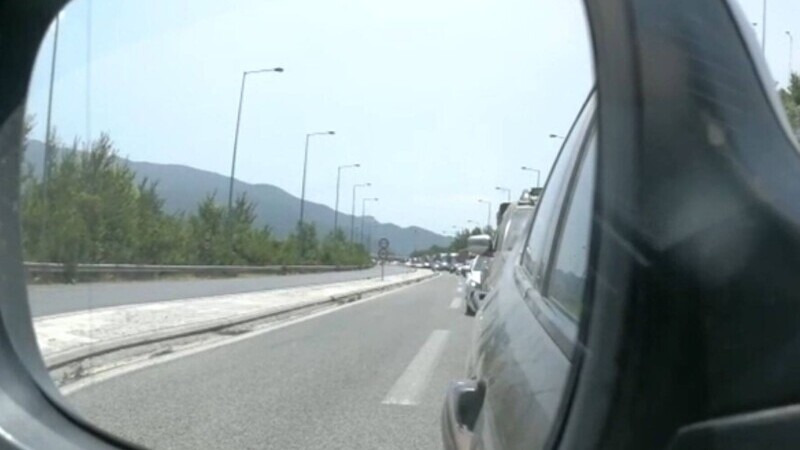 Românii încep să vină cu autocarele din Grecia, după intrarea pe lista roșie. Și-au scurtat sejurul să evite carantina