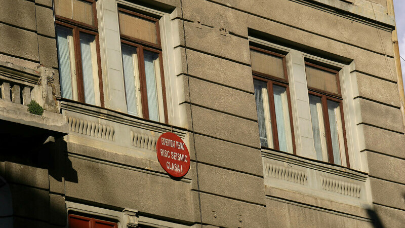 Clădirile cu risc seismic, consolidate doar de stat. Proprietarii nu le pot vinde 25 de ani dec&acirc;t dacă rambursează banii