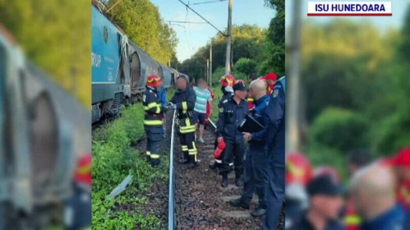 Un tren încărcat cu grâu a luat foc la Petroșani. Mecanicul a încercat singur să stingă incendiul
