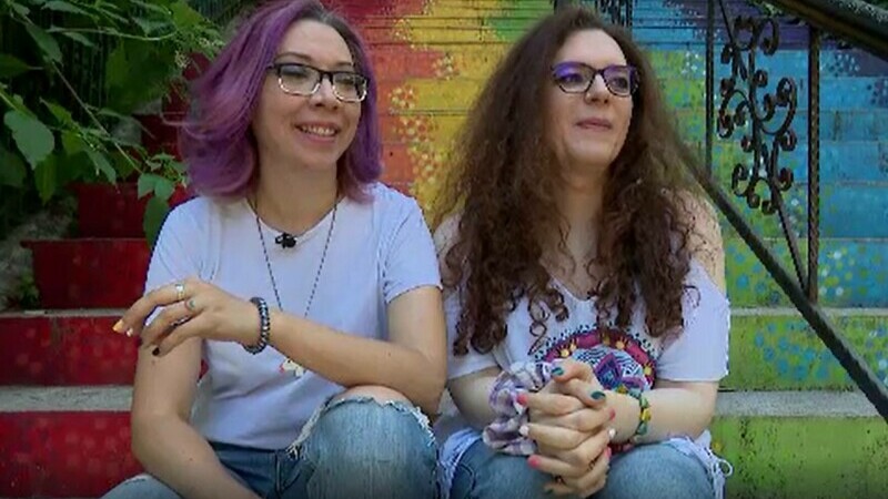 În România a avut loc prima căsătorie dintre o femeie și un transgender. Cum a fost posibil
