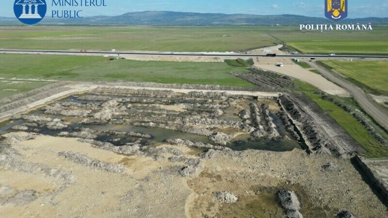 Pământ excavat pe autostrada Ploiești-Buzău