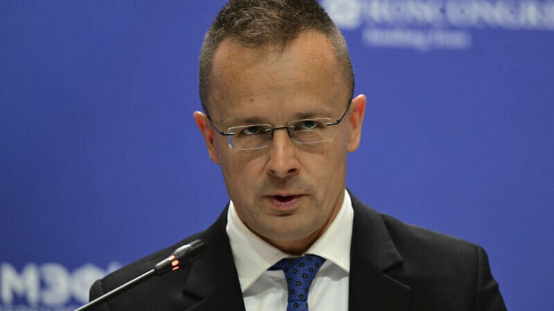 P&eacute;ter Szijj&aacute;rt&oacute;