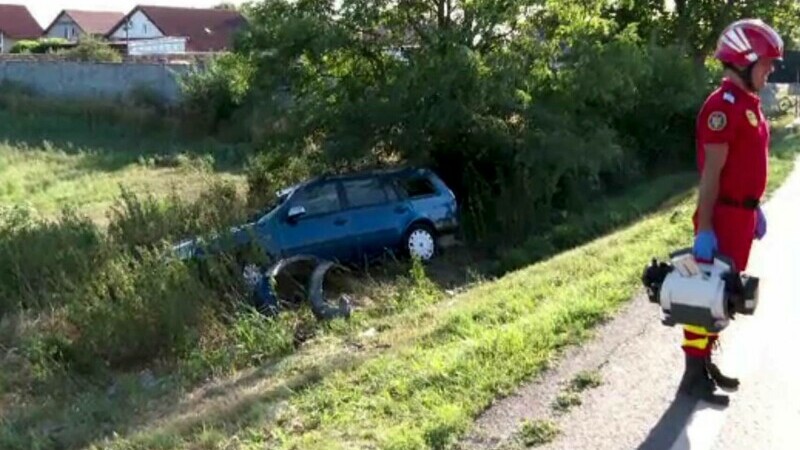 Greșeala fatală a unui șofer din Arad. A ajuns pe contrasens, proiectat într-un tir, iar pasagerul din dreapta a murit