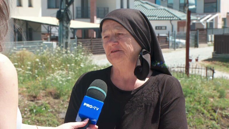 femeie muscata de caini