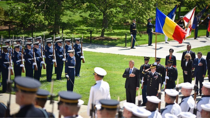 Klaus Iohannis, Monumentul Soldatului Necunoscut, Cimitirul Militar Arlington, Washington