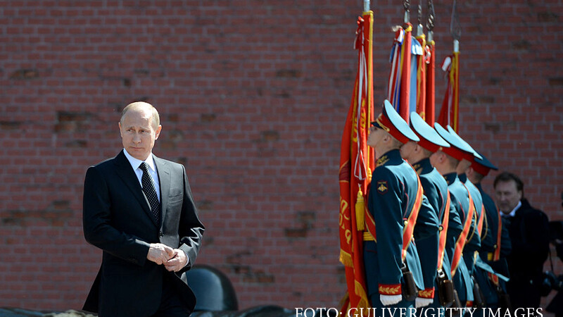 Vladimir Putin si militari rusi