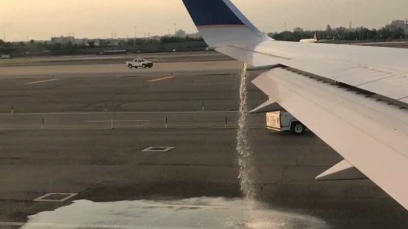 Clipe de groaza pentru pasagerii unui zbor a companiei United Airlines