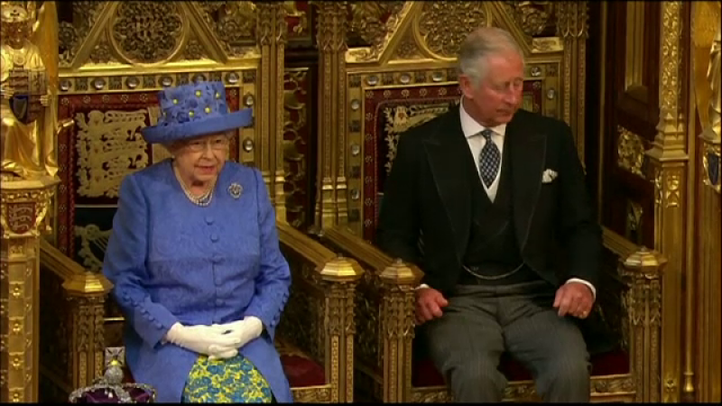 Regina Elisabeta a II-a si Printul Charles