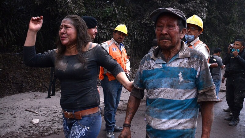 oamenii fug din satul El Rodeo din Guatemala
