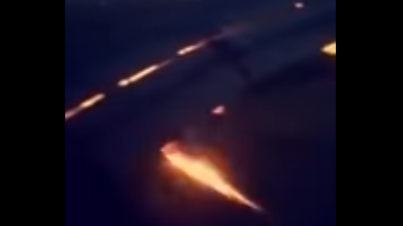 Un motor al avionului care transporta naţionala Arabiei Saudite a luat foc în zbor