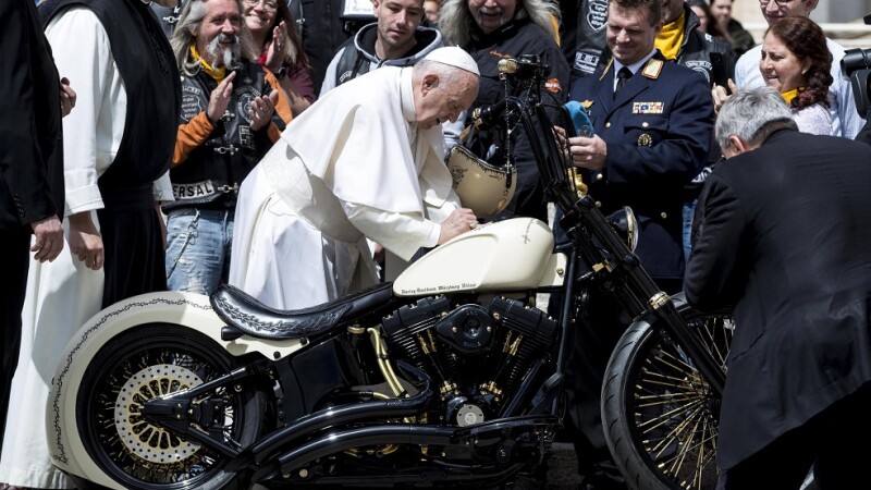 Papa Francisc şi motocicliştii germani