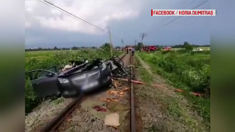 Greșeala fatală a unui șofer din Bihor. Mașina sa a fost izbită violent de un tren