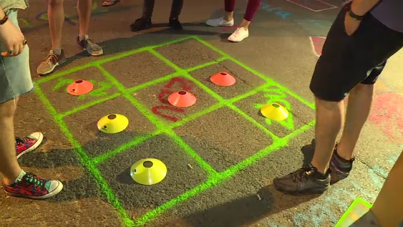 Jocurile copilăriei aduse pe străzile din Capitală. Cum au reacționat bucureștenii
